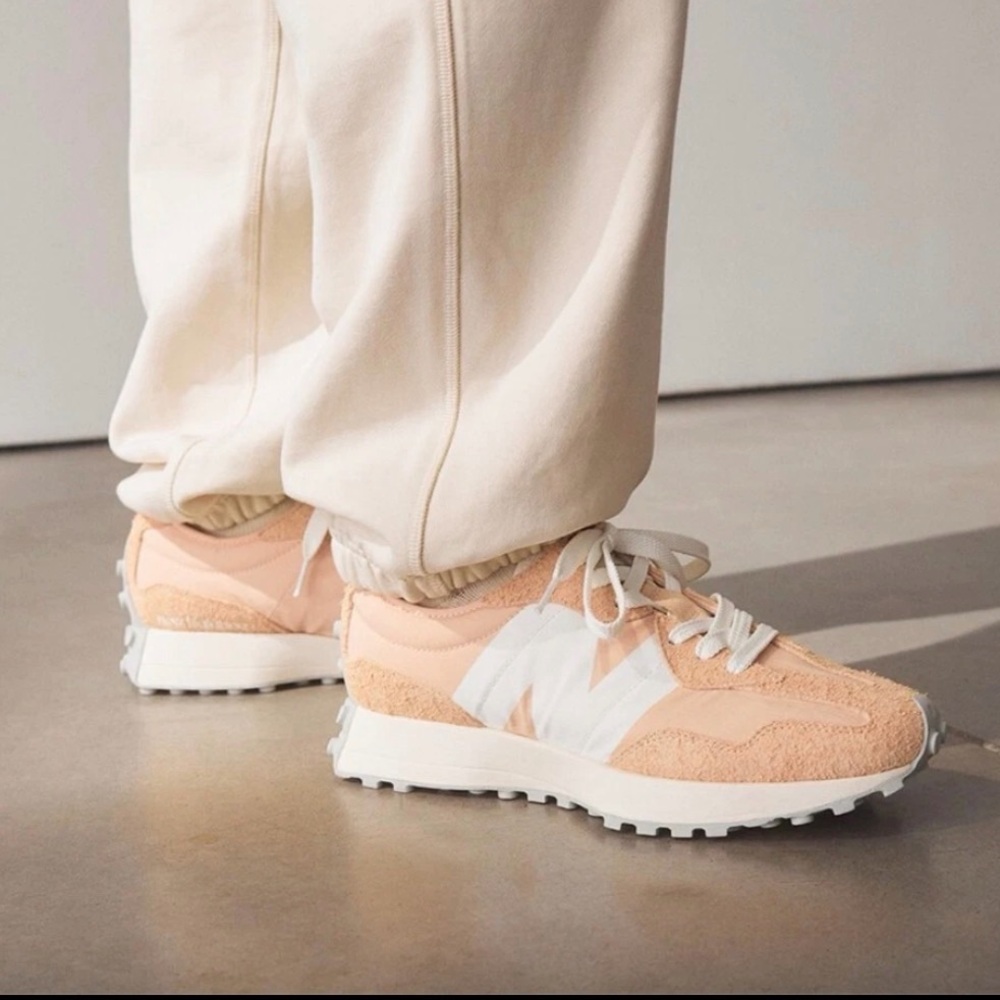 New Balance 327 Vintage Rose Angora Running Shoes U327LN